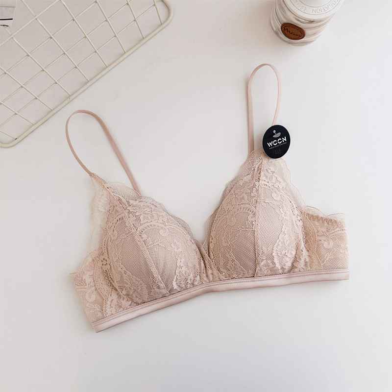 Nėrinių liemenėlė su trikampėmis kaušeliais ir giliu V iškirpimu, belaidė, kvėpuojanti ir patogi