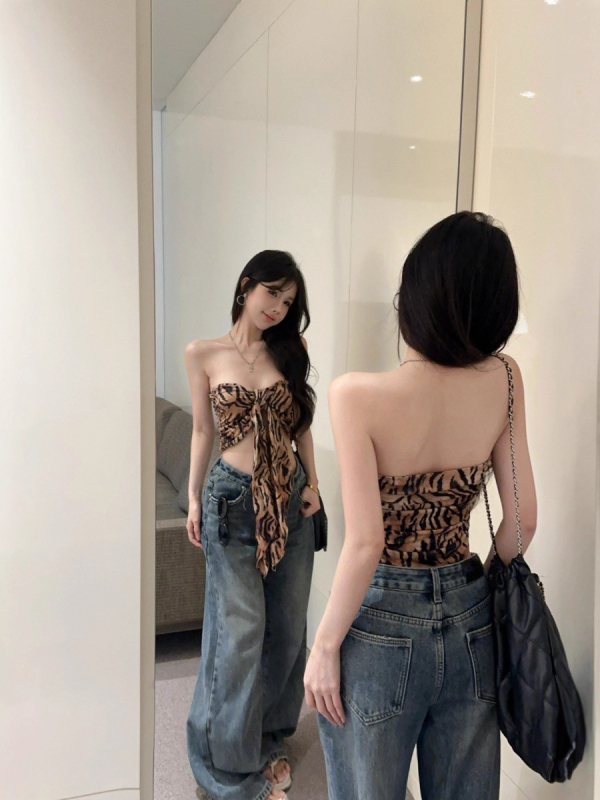 Tube top bez naramenica, uski kroj, vrlo kratka duljina do 40 cm, ljeto 2022, stil sladak i pikantan