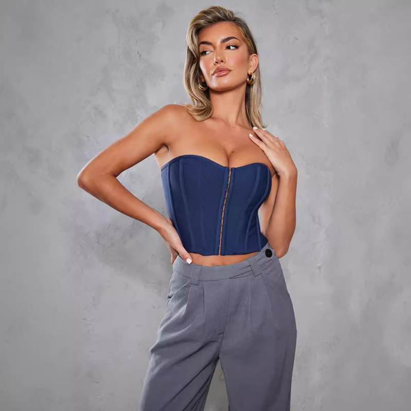 Tube top bez naramenica s off-shoulder izrezom, uska silueta, prednje gumice s dizajnom kostiju ribe, naglasak na struku, poliester/spandeks mješavina, kratka duljina