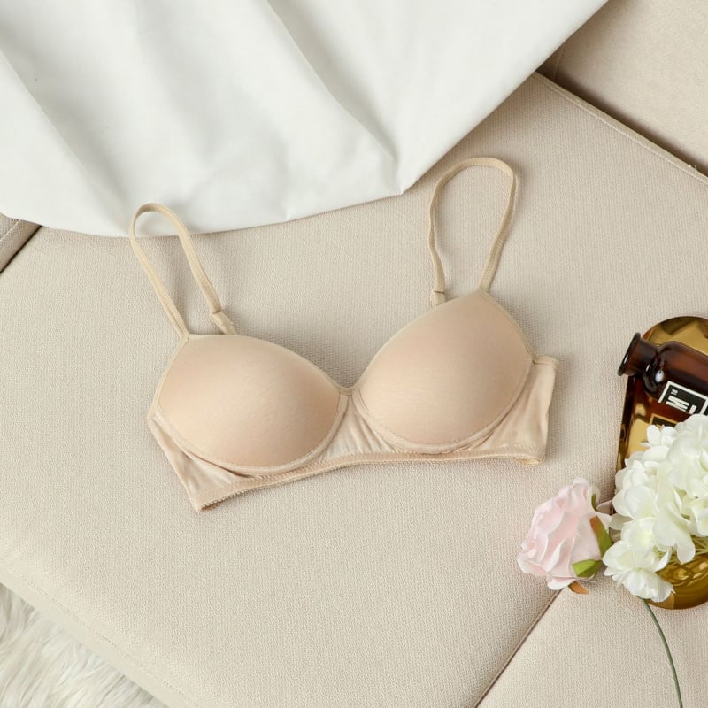 Mulberry šilko liemenėlė, 3/4 puodelio, ploni formuojami puodeliai, užpakalinė dviejų eilių sagtis, fiksuotos dvigubos petys, kvėpuojanti ir patogi