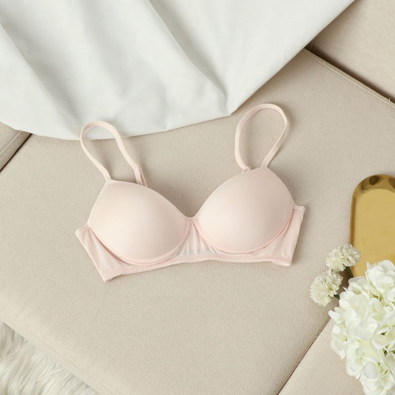 Mulberry šilko liemenėlė, 3/4 puodelio, ploni formuojami puodeliai, užpakalinė dviejų eilių sagtis, fiksuotos dvigubos petys, kvėpuojanti ir patogi