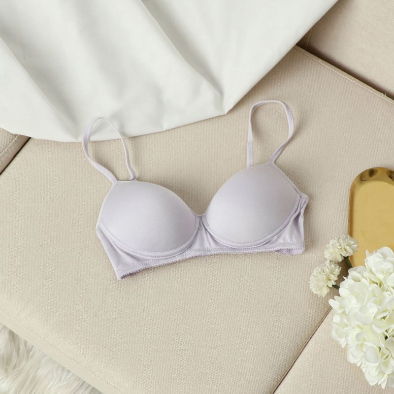 Mulberry šilko liemenėlė, 3/4 puodelio, ploni formuojami puodeliai, užpakalinė dviejų eilių sagtis, fiksuotos dvigubos petys, kvėpuojanti ir patogi