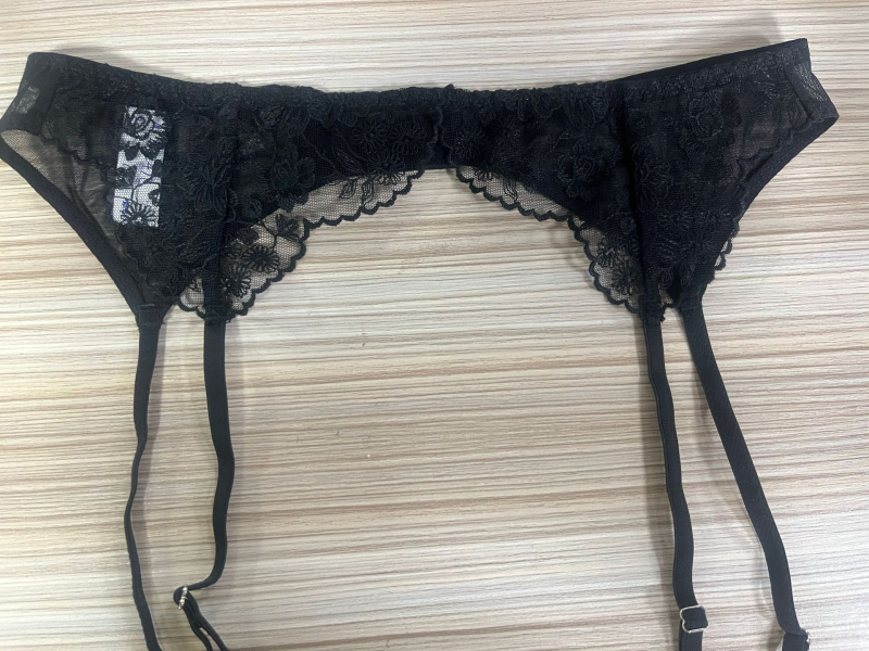 Бюстгъртник с ултра тънки чашки, френска дантела, дишащ найлон, шест реда закопчаване на гърба, фиксирани двойни презрамки