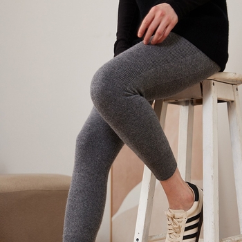 Ženske kašmirske pletene leggingse, uskog kroja, srednje debljine, održavaju toplinu, sadržaj kašmira 30–50%