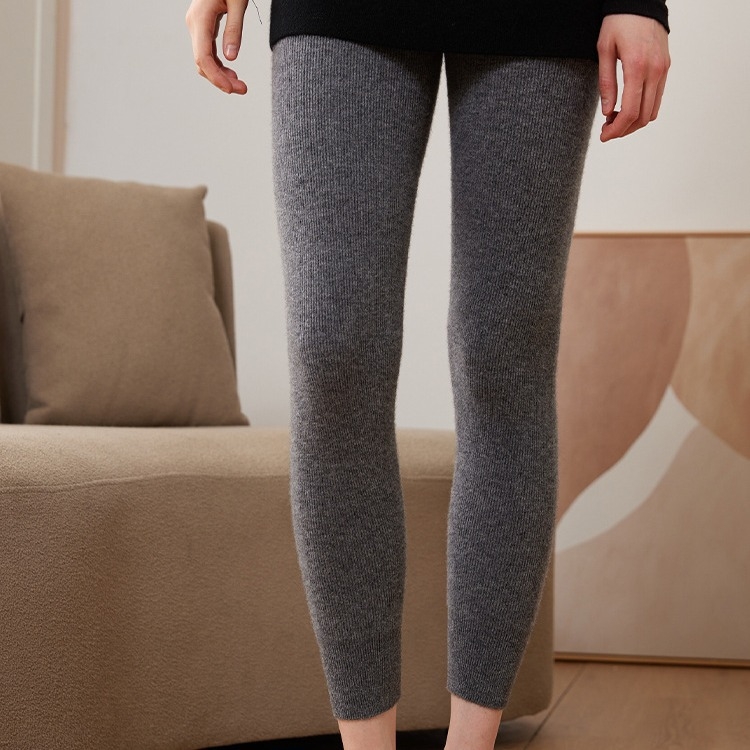 Ženske kašmirske pletene leggingse, uskog kroja, srednje debljine, održavaju toplinu, sadržaj kašmira 30–50%