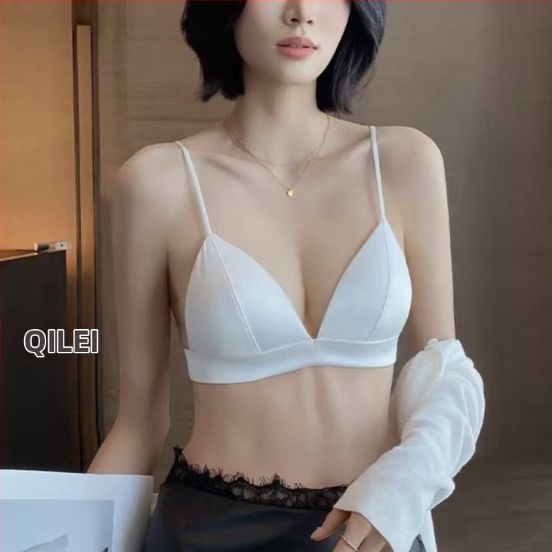 Liemenėlė su trikampiais puodeliais, ploni formuojami puodeliai, fiksuoti pečiai, be vielos, nailono audinys, prancūziškas prabangus stilius