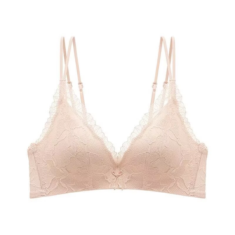 Trikampio puodelio liemenėlė su 3/4 kupolais, tvirtas formuojantis puodelis, nėriniai, nuimamos dvigubos petnešos, nugaros užsegimas su trim eilėmis sagtelių