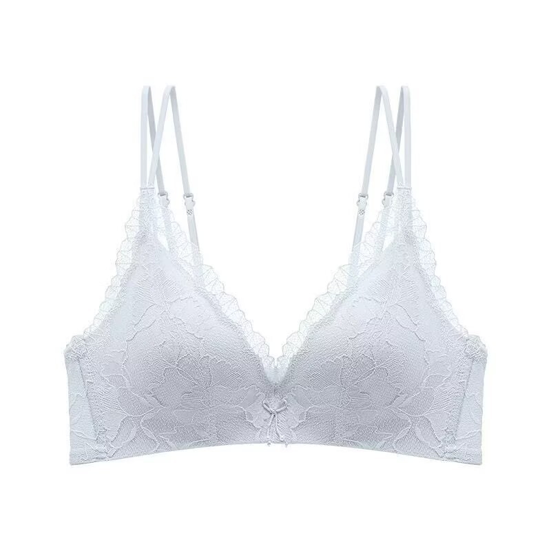 Trikampio puodelio liemenėlė su 3/4 kupolais, tvirtas formuojantis puodelis, nėriniai, nuimamos dvigubos petnešos, nugaros užsegimas su trim eilėmis sagtelių