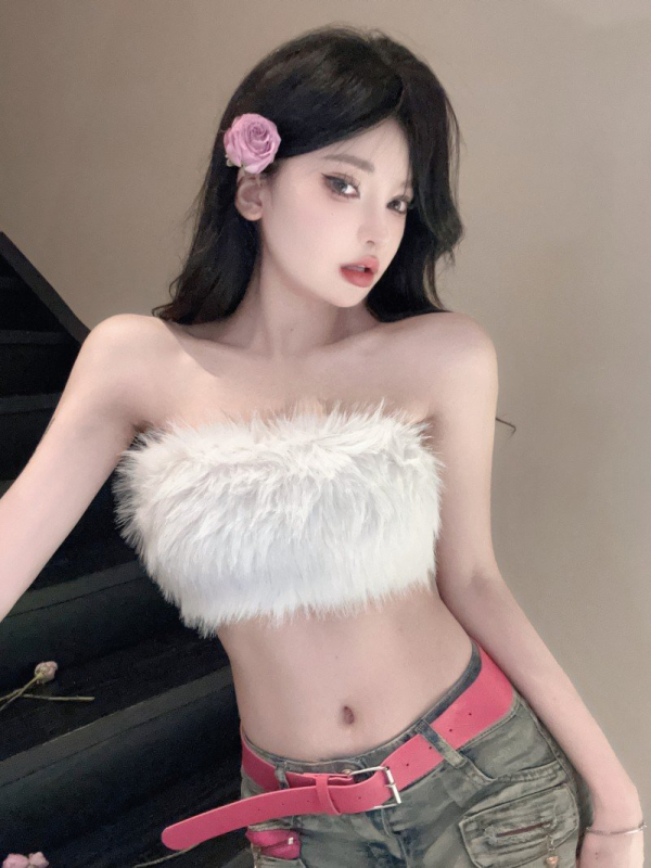 Bezrameni wrap crop top, uski kroj, kratka duljina, poliester materijal, mikro-elastičnost