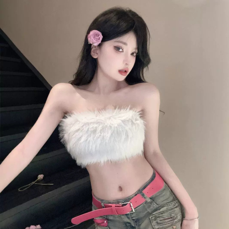 Bezrameni wrap crop top, uski kroj, kratka duljina, poliester materijal, mikro-elastičnost
