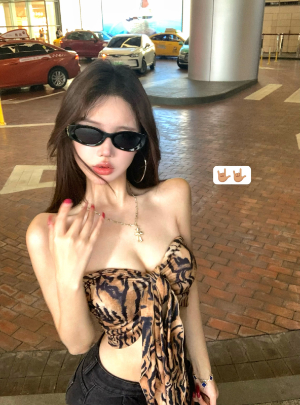 Leopard print tube top bez leđa, uskog kroja, vrlo kratka dužina, ljeto 2025