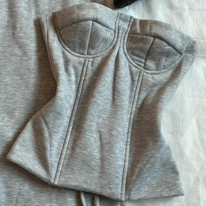 Ženski top s omotom oko prsa - uski kroj, duljina 50–65 cm, poliester, 50–70% poliester sadržaja, urbani/hip-hop stil