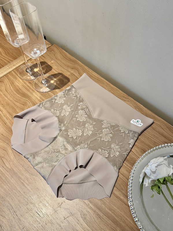 Visoko strukirane gaćice za žene – najlon 70–80% glavni materijal, 31–40D, Jacquard tkanina; podizanje stražnjice, prozračne, antibakterijske; podstava prepona: mulberry svila