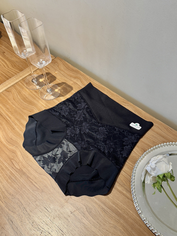 Visoko strukirane gaćice za žene – najlon 70–80% glavni materijal, 31–40D, Jacquard tkanina; podizanje stražnjice, prozračne, antibakterijske; podstava prepona: mulberry svila
