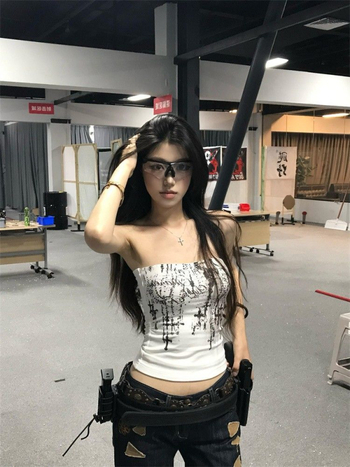 Τοπ χωρίς τιράντες με εκτύπωση – στενή εφαρμογή, πολυεστέρας 50–70%