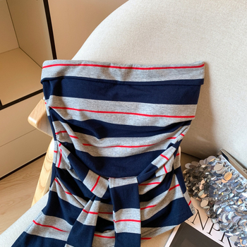Bustier top – prugasti uzorak, uski kroj, bez naramenica, bez leđa, poliester