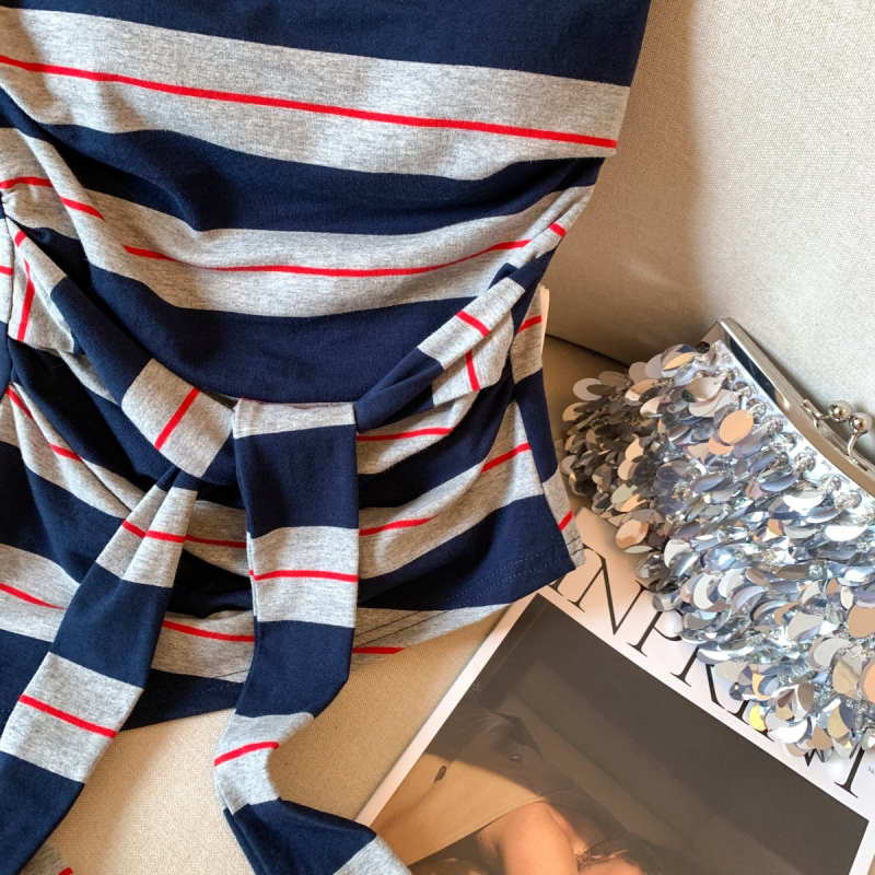 Bustier top – prugasti uzorak, uski kroj, bez naramenica, bez leđa, poliester