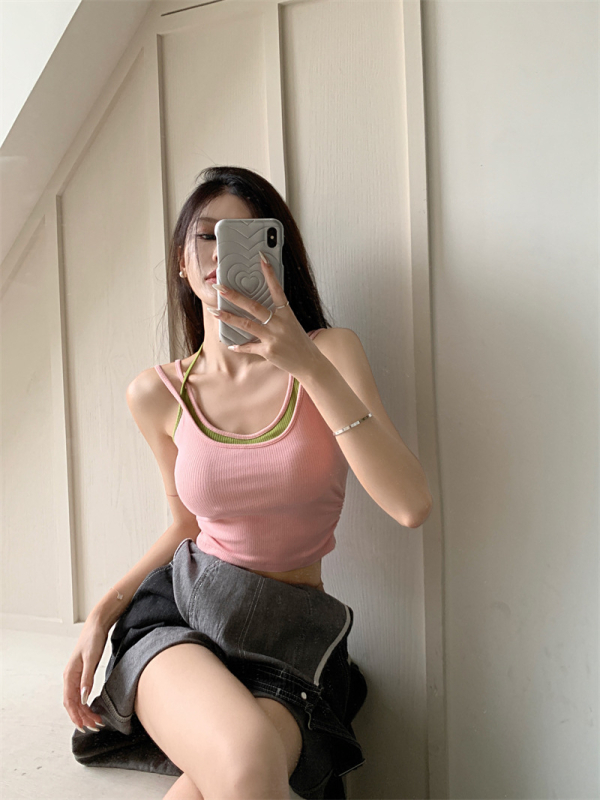 Ženski halter top, slim kroj, kratka dužina, modal materijal, proljeće 2025, sladak i pikantan stil