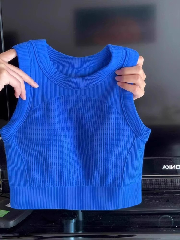 Ženski top s racerbackom i jastučićem za grudi — uski kroj, pulover-stil, bez rukava, poliester za jogu i sport