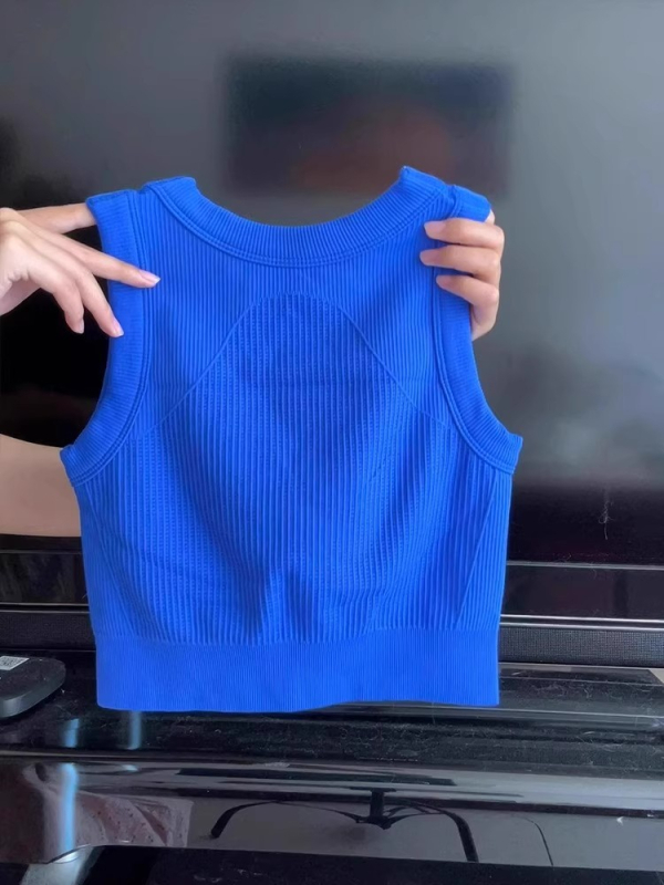 Ženski top s racerbackom i jastučićem za grudi — uski kroj, pulover-stil, bez rukava, poliester za jogu i sport