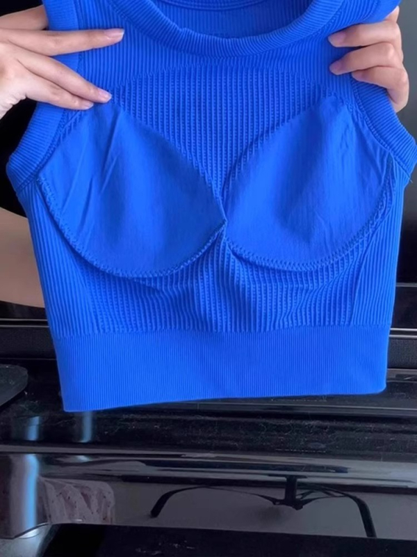 Ženski top s racerbackom i jastučićem za grudi — uski kroj, pulover-stil, bez rukava, poliester za jogu i sport