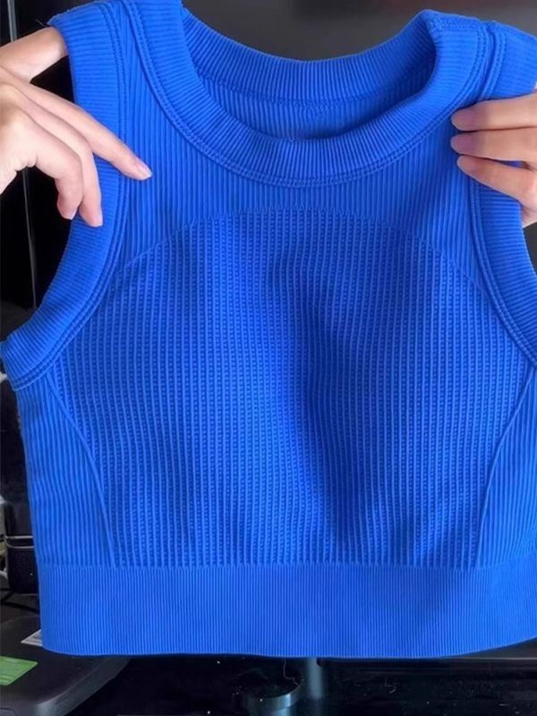 Ženski top s racerbackom i jastučićem za grudi — uski kroj, pulover-stil, bez rukava, poliester za jogu i sport