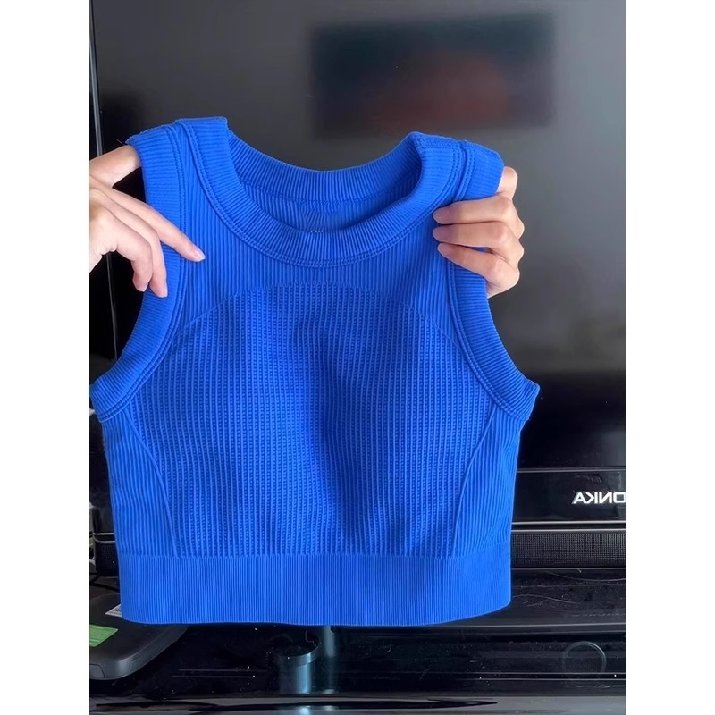 Ženski top s racerbackom i jastučićem za grudi — uski kroj, pulover-stil, bez rukava, poliester za jogu i sport