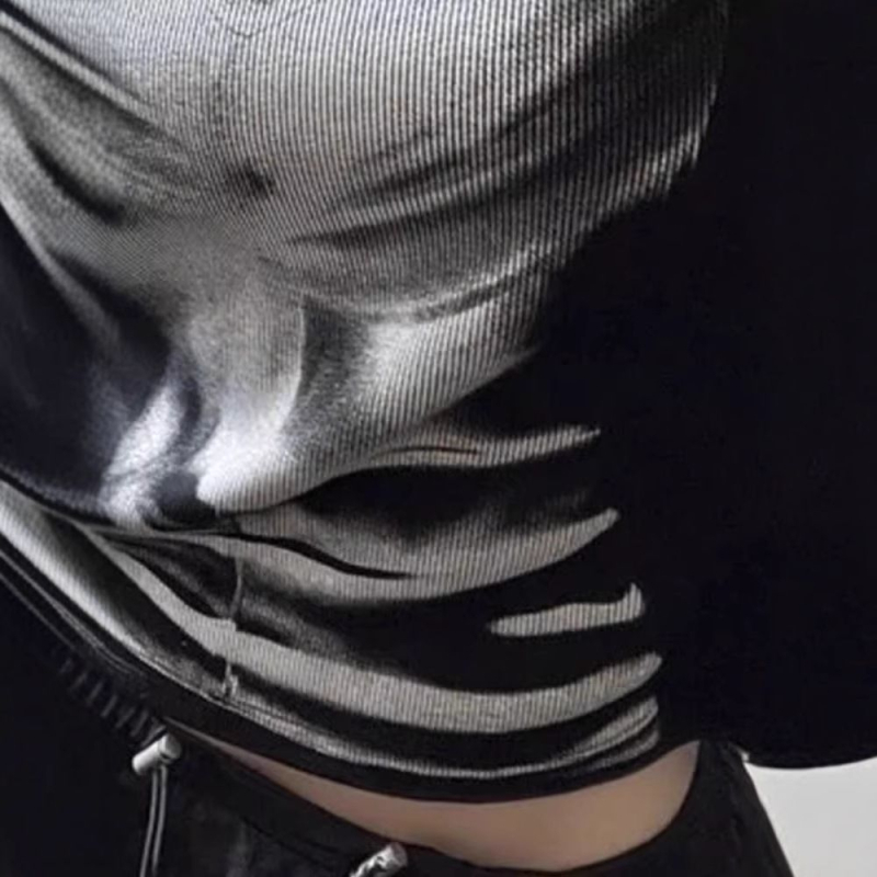 Cami top bez naramenica, sling stil, otisak leptira, uski kroj, kratka duljina, ljeto 2025