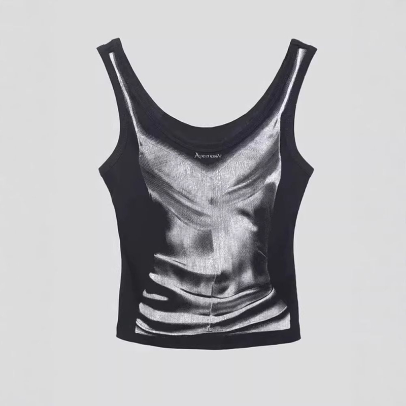 Cami top bez naramenica, sling stil, otisak leptira, uski kroj, kratka duljina, ljeto 2025