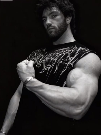 Vestă sport cu croială slim, din bumbac mercerizat în dungi, guler rotund, respirabilă și protecție UV