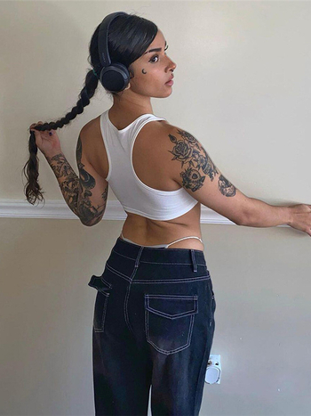 Tricou fără mâneci cu gât în formă de U, imprimeu cu litere, croială slim, poliester micro-elastic