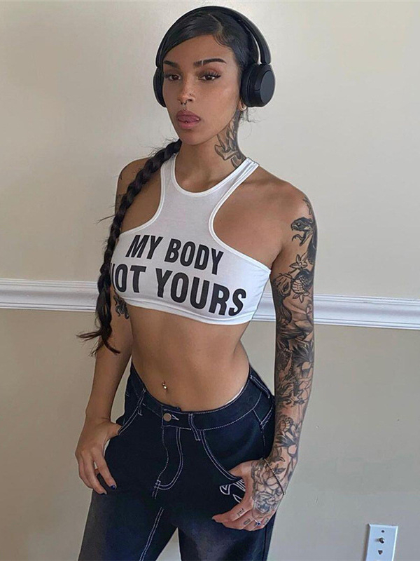 Tricou fără mâneci cu gât în formă de U, imprimeu cu litere, croială slim, poliester micro-elastic