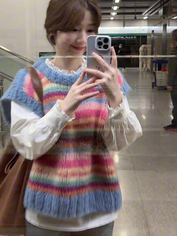 Vestă tricotată cu dungă curcubeu pentru femei — toamnă/iarnă, guler rotund, material Spandex-Poliester, croială în formă de A