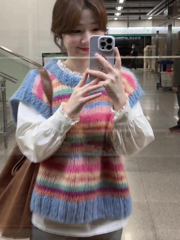 Vestă tricotată cu dungă curcubeu pentru femei — toamnă/iarnă, guler rotund, material Spandex-Poliester, croială în formă de A