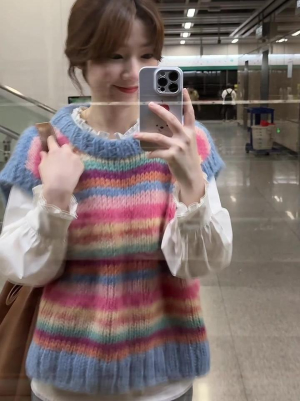 Vestă tricotată cu dungă curcubeu pentru femei — toamnă/iarnă, guler rotund, material Spandex-Poliester, croială în formă de A