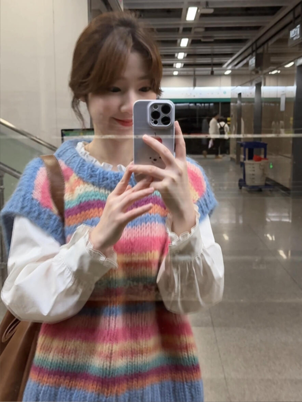 Vestă tricotată cu dungă curcubeu pentru femei — toamnă/iarnă, guler rotund, material Spandex-Poliester, croială în formă de A