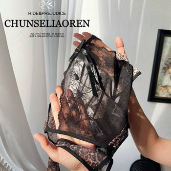 Női fehérnemű középtalpas, csipkével, kivágott hálós résszel és masnival – leopard mintázat