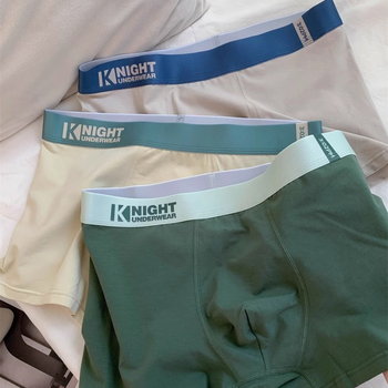 Férfi Type A pamut alsónemű, 95–100% pamut, kötött anyag, középmagas derék, légáteresztő és antibakteriális, szöveg mintázat