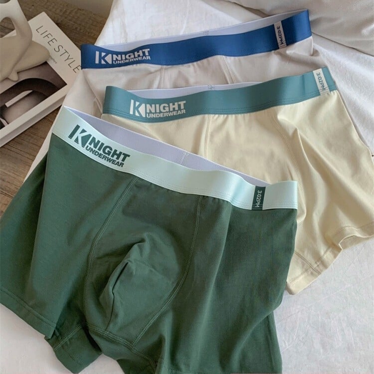 Férfi Type A pamut alsónemű, 95–100% pamut, kötött anyag, középmagas derék, légáteresztő és antibakteriális, szöveg mintázat