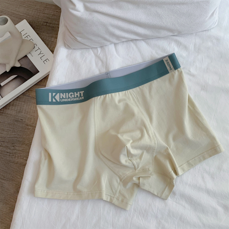 Férfi Type A pamut alsónemű, 95–100% pamut, kötött anyag, középmagas derék, légáteresztő és antibakteriális, szöveg mintázat