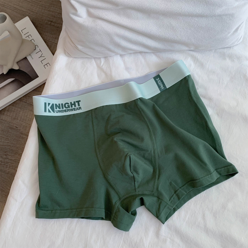 Férfi Type A pamut alsónemű, 95–100% pamut, kötött anyag, középmagas derék, légáteresztő és antibakteriális, szöveg mintázat