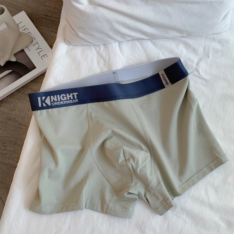 Férfi Type A pamut alsónemű, 95–100% pamut, kötött anyag, középmagas derék, légáteresztő és antibakteriális, szöveg mintázat