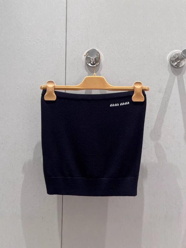 Ženski strapless tube top u Miu stilu s mikro etiketa s slovima, uski kroj, kratka duljina, vunena tkanina 80–90%