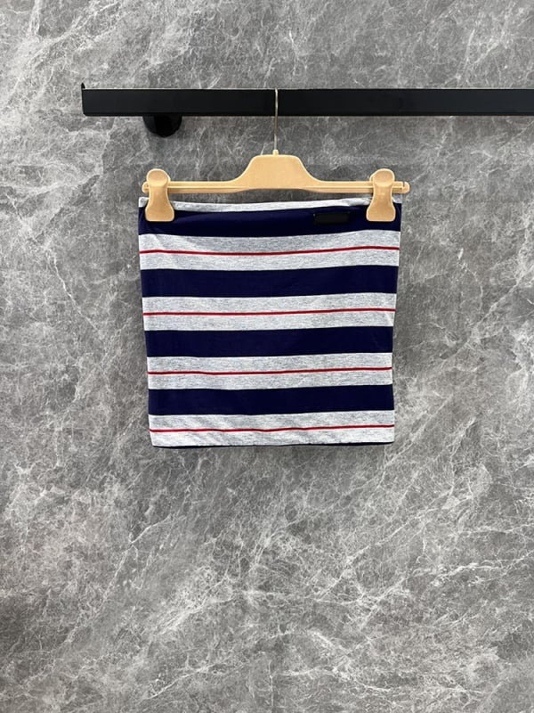 Τοπ σωλήνας χωρίς τιράντες με εφαρμογή γράμματος και ριγέ σχέδιο — Slim fit, μήκος 40–50 cm, βαμβάκι 95%+