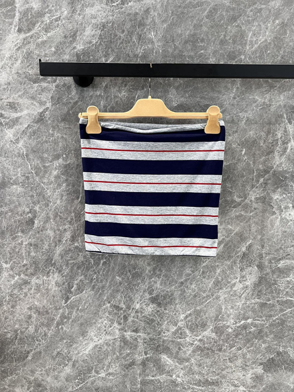 Τοπ σωλήνας χωρίς τιράντες με εφαρμογή γράμματος και ριγέ σχέδιο — Slim fit, μήκος 40–50 cm, βαμβάκι 95%+