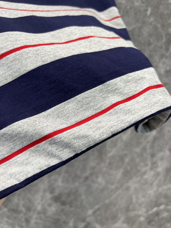 Τοπ σωλήνας χωρίς τιράντες με εφαρμογή γράμματος και ριγέ σχέδιο — Slim fit, μήκος 40–50 cm, βαμβάκι 95%+