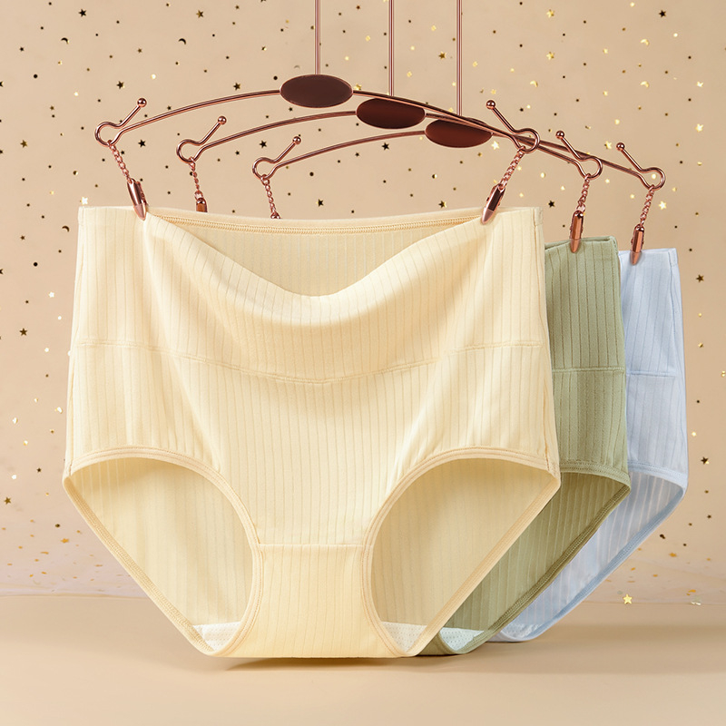 Női magas derekú fehérnemű Milk Silk anyagból, antibakteriális ágyék, lélegző kötött anyag; fő anyag: poliészter 92%, belső viszkóz 95–100%, egyszínű