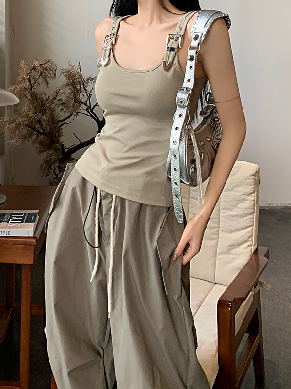 Női ujjatlan camisole felső, fűzőtípusú, karcsú szabás, rövid hossz, poliészter 90–95%