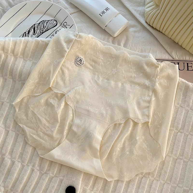 Magas derekú női csipkés alsó, fő anyag nylon 70–80%, pamut bélés a længő részén, légáteresztő, antibakteriális, has tónusú, fenékemelés