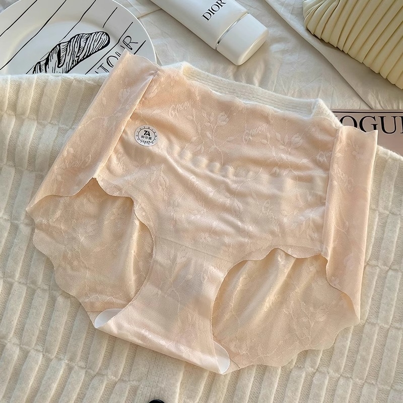 Magas derekú női csipkés alsó, fő anyag nylon 70–80%, pamut bélés a længő részén, légáteresztő, antibakteriális, has tónusú, fenékemelés